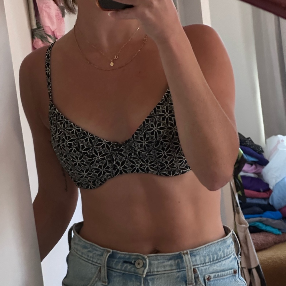 Black and white bikini top!